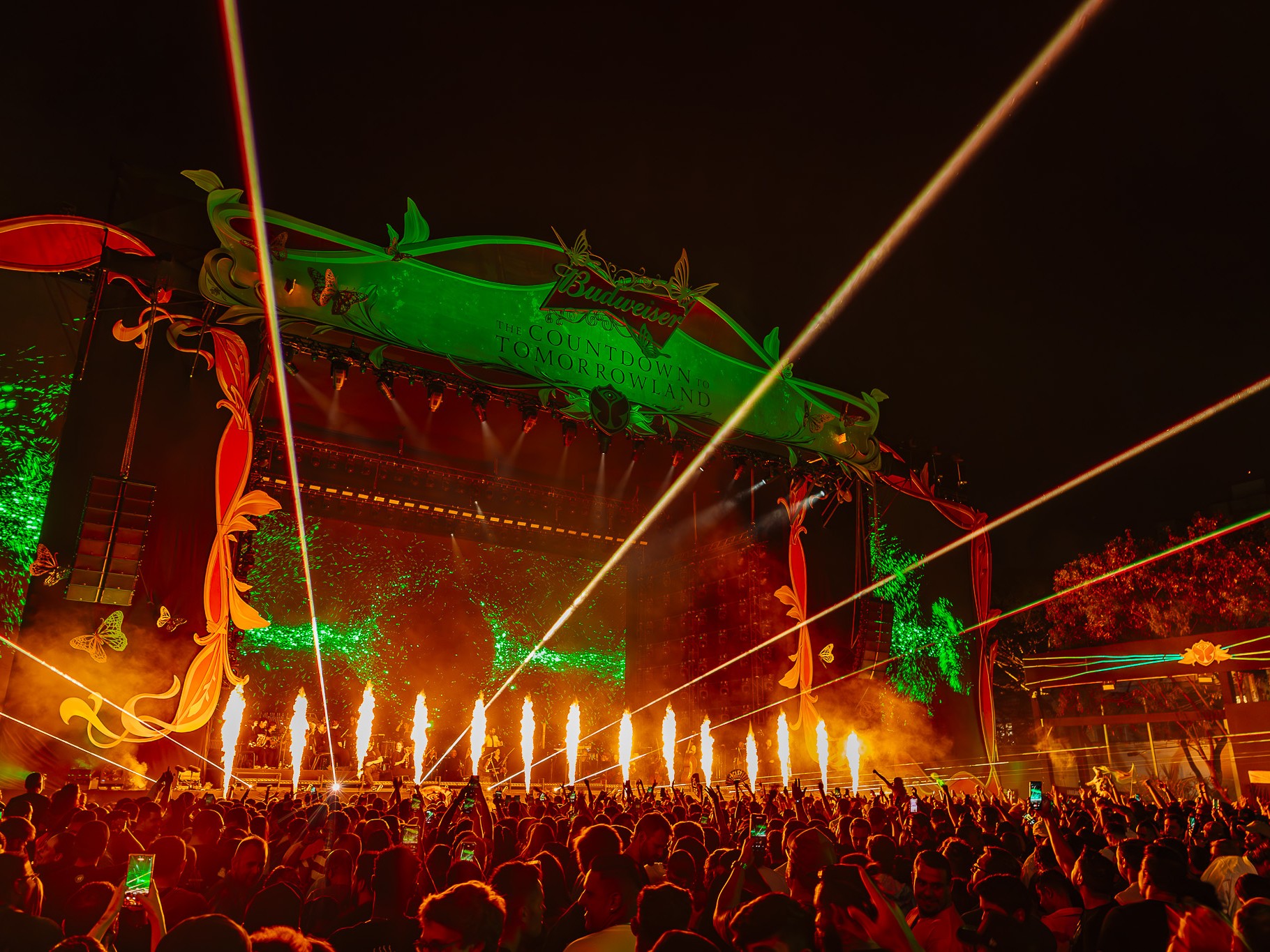 Evento Budweiser com cenografia inspirada no Tomorrowland