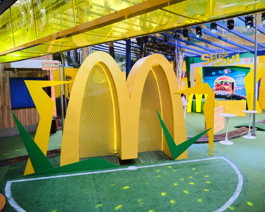 Cenografia temática para campanha Sanduíches da Copa