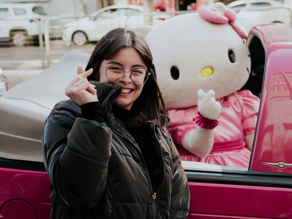 Hello Kitty durante ação do Méqui pela cidade