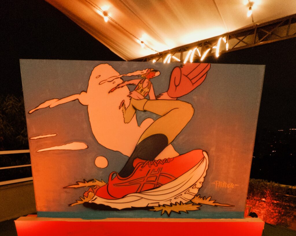 Painel pintado ao vivo durante evento corporativo da ASICS