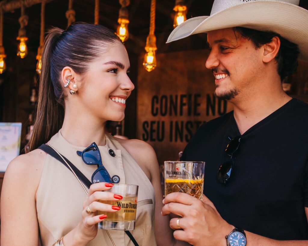 influencers no espaço instagramável da marca